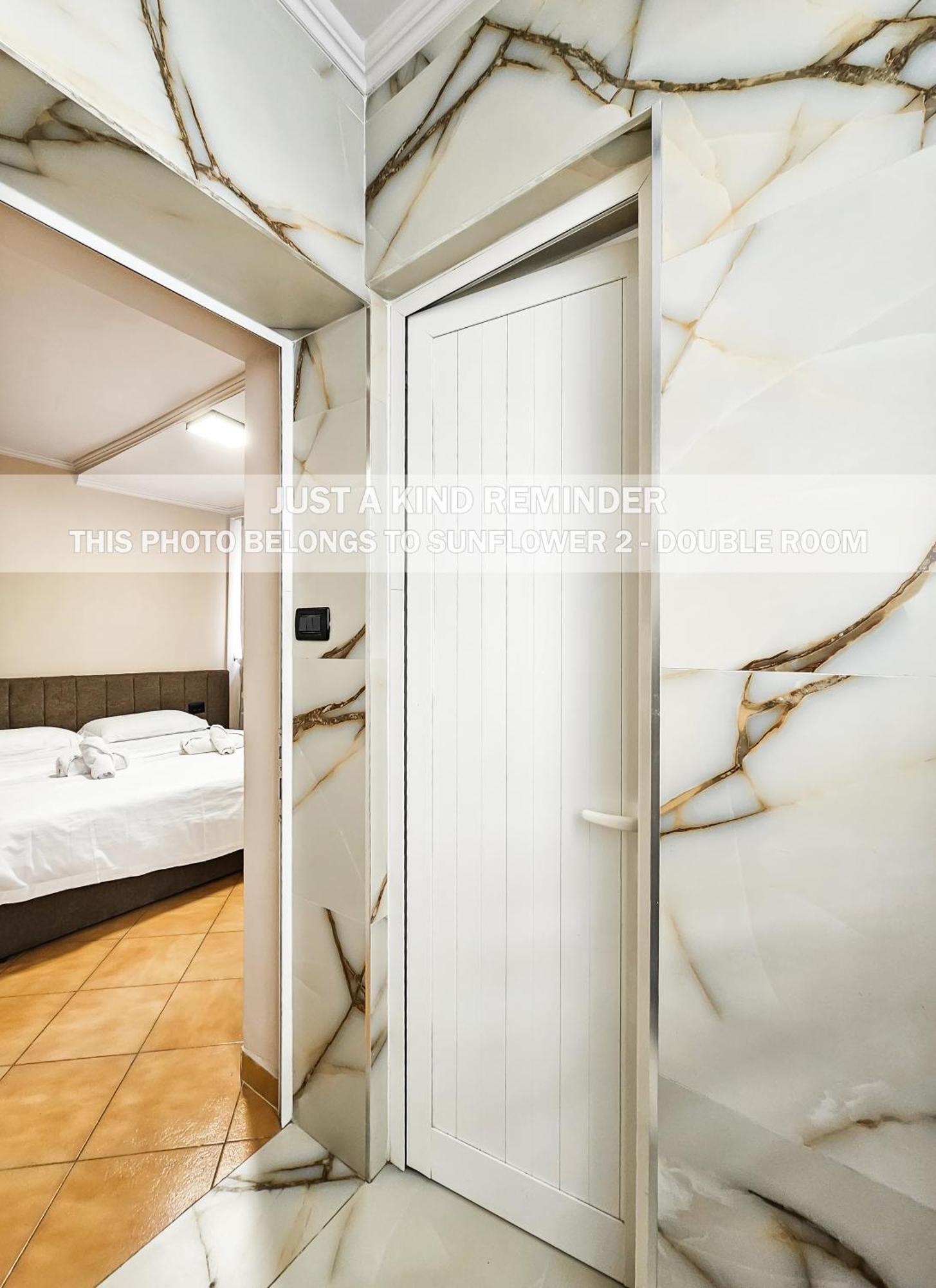 Sunflower Rooms ติรานา ภายนอก รูปภาพ